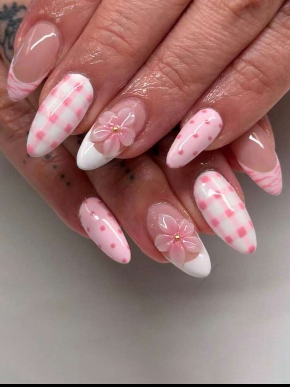 Floral Flirt Pink & White Press-On Nail Set NEW 🏷️